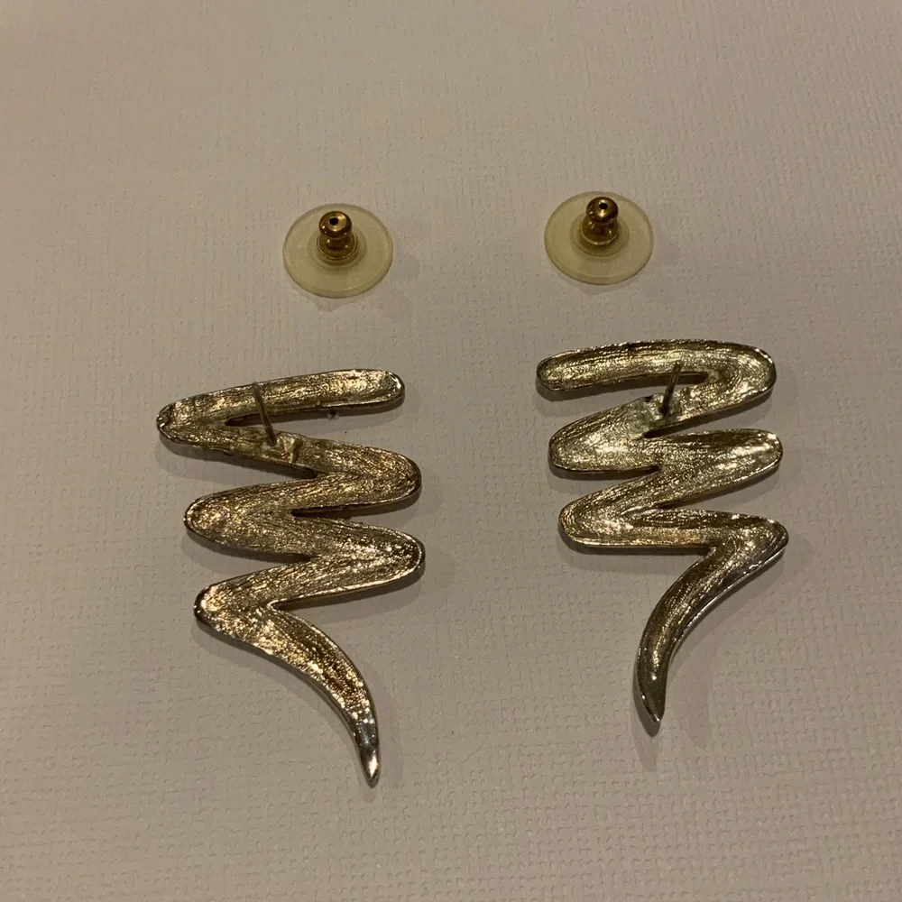 Bold Silver Wave ZigZag Earrings 80’s Pop Art - Picture 7 of 8